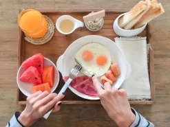 Сдобным утром: почему завтрак нельзя заменять перекусами
